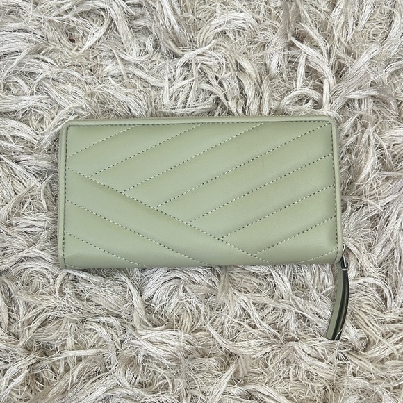 Tory Burch Kira Chevron Quilted Leather Zip Continental Wallet in Pine Frost - Picture 8 of 11